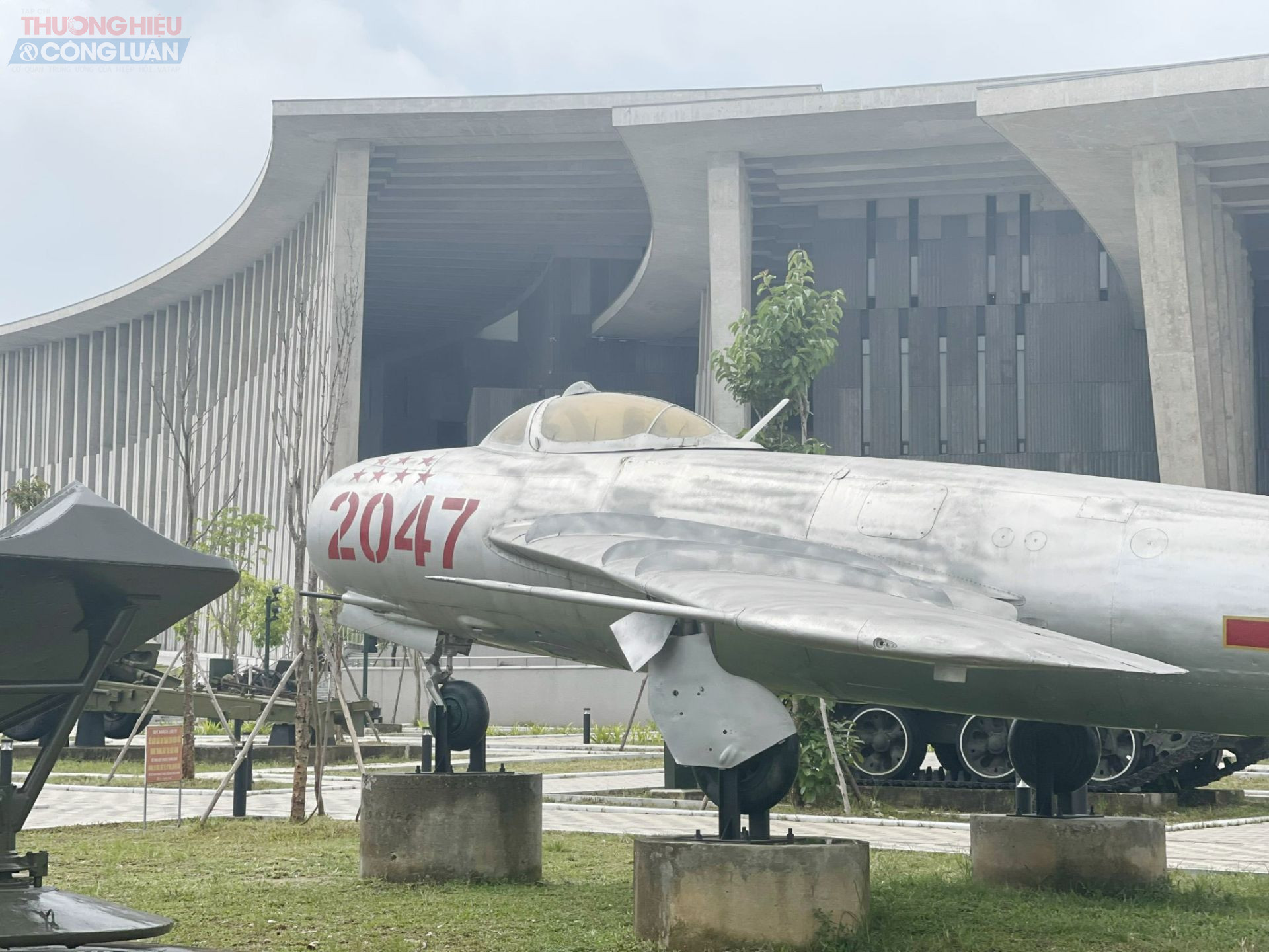 Máy bay MiG 17 số hiệu 2047 Máy bay MiG 17 số hiệu 2047