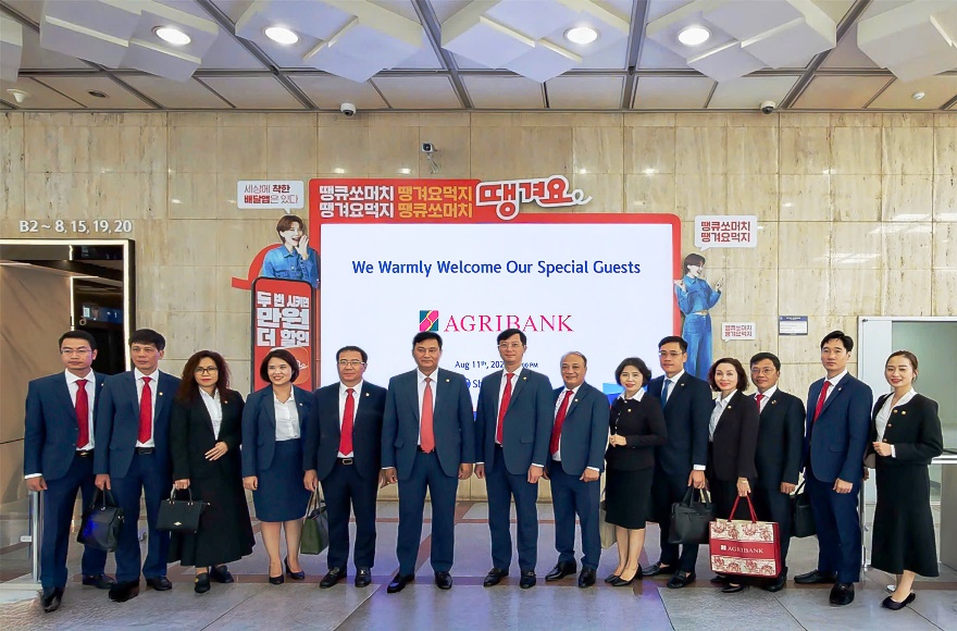 Đoàn công tác Agribank tới thăm và trao đổi, chia sẻ kinh nghiệm với Shinhan Bank Đoàn công tác Agribank tới thăm và trao đổi, chia sẻ kinh nghiệm với Shinhan Bank