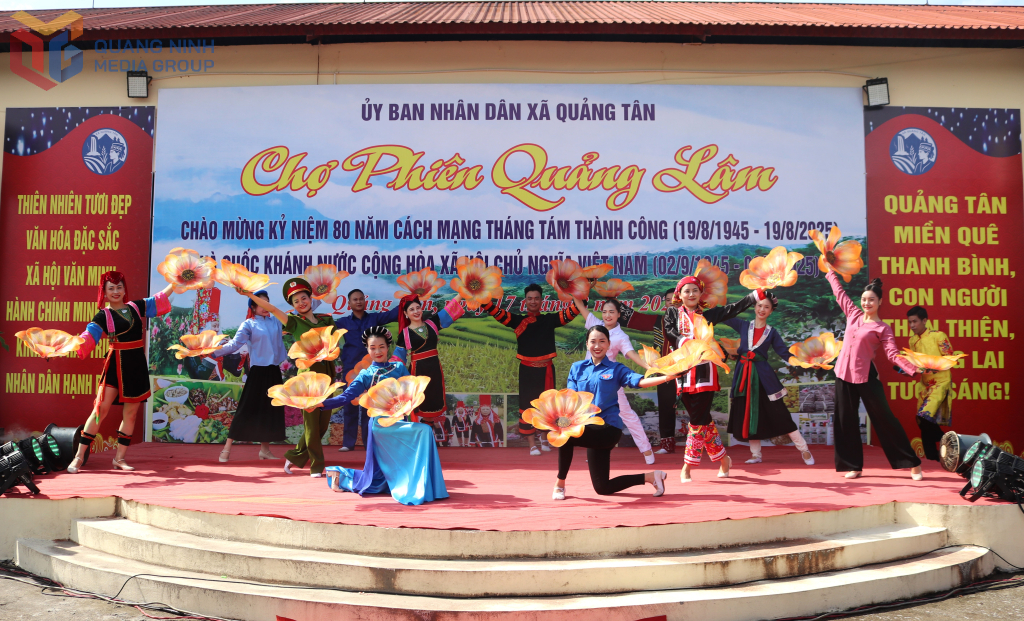 Quảng Ninh: Chợ phiên Quảng Lâm – Không gian văn hóa đậm đà bản sắc vùng cao