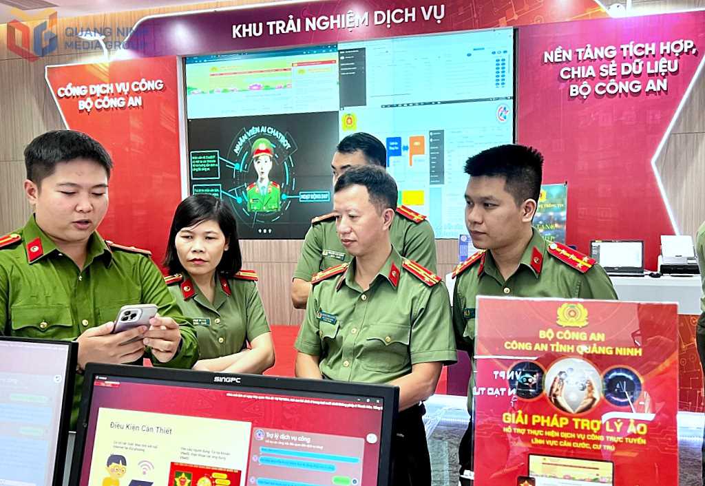 Công an tỉnh Quảng Ninh giới thiệu về “Trợ lý ảo hỗ trợ thực hiện dịch vụ công trực tuyến trong lĩnh vực căn cước, cư trú” trong khuôn khổ các hoạt động tại Hội nghị trực tuyến toàn quốc chuyển đổi số lần thứ 3.