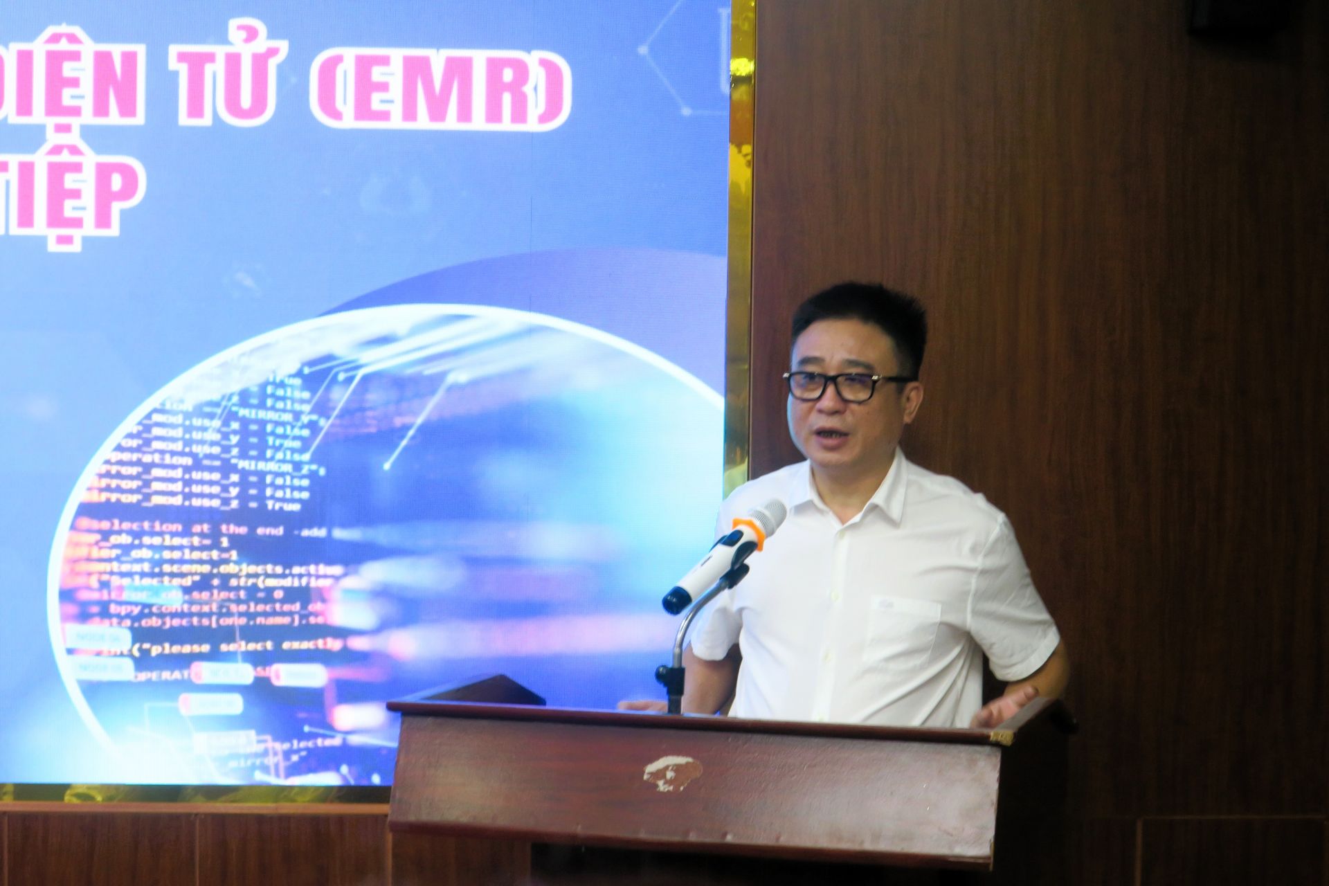 TS.BS. Đỗ Mạnh Thắng, Giám đốc Bệnh viện Hữu nghị Việt Tiệp thông tin về hệ thống. TS.BS. Đỗ Mạnh Thắng, Giám đốc Bệnh viện Hữu nghị Việt Tiệp thông tin về hệ thống.