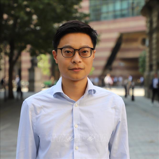 Nhà báo Clement Ngu, phóng viên báo Nikkei Asia tại Anh. Ảnh Hữu Tiến/PV TTXVN tại Anh