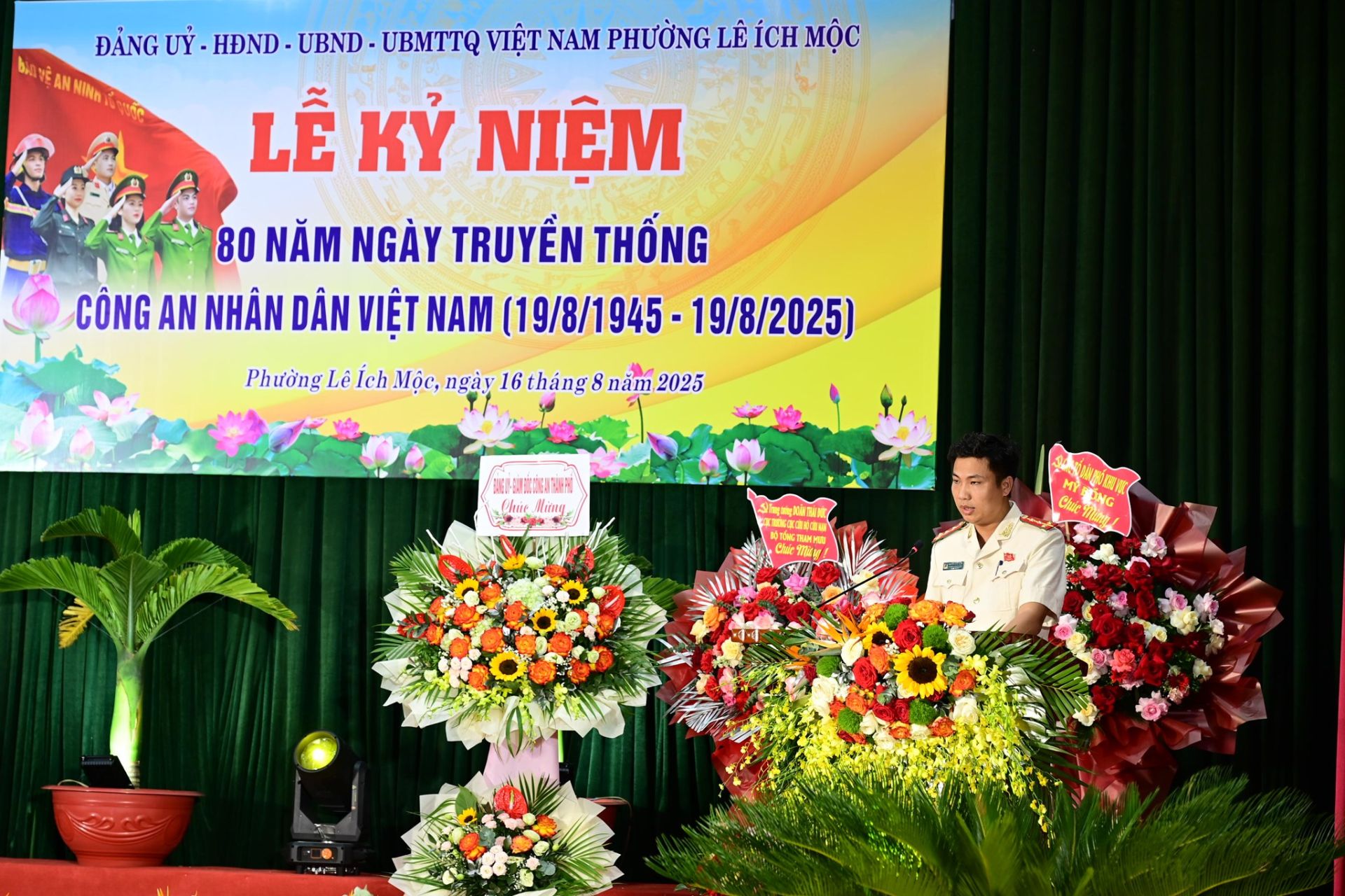 Đại úy Nguyễn Khắc Diệm, Phó trưởng Công an phường Lê Ích Mộc phát biểu hưởng ứng Đại úy Nguyễn Khắc Diệm, Phó trưởng Công an phường Lê Ích Mộc phát biểu hưởng ứng