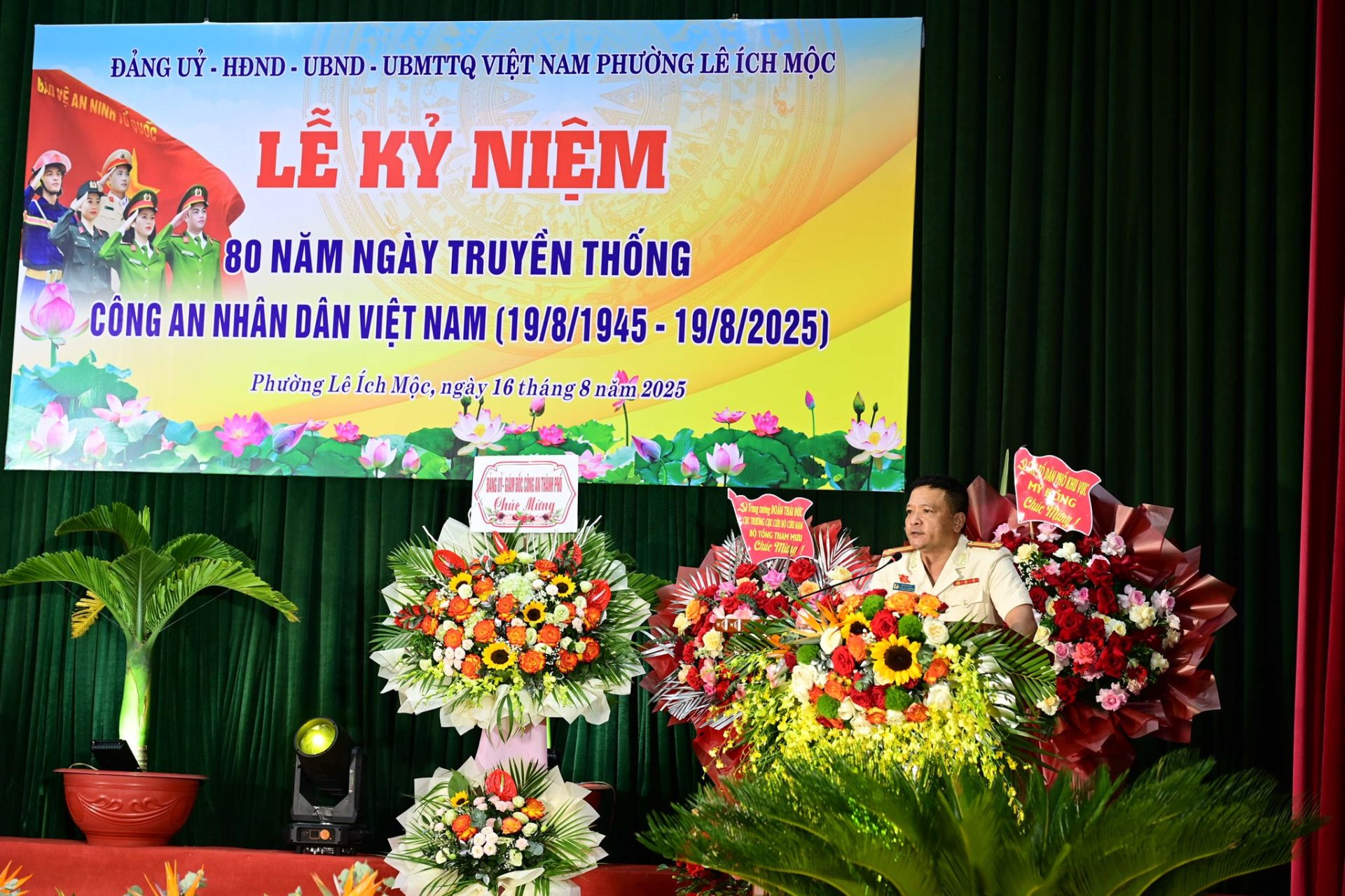 Trung tá Tô Đình Mạnh - Trưởng Công an phường bế mạc buổi lễ Trung tá Tô Đình Mạnh - Trưởng Công an phường bế mạc buổi lễ