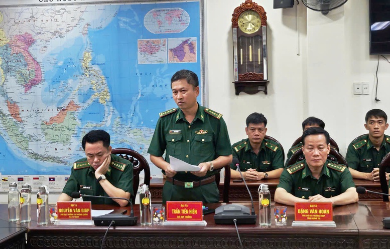 Lãnh đạo Ban Chỉ huy Bộ đội Biên phòng TP. Đà Nẵng báo cáo kết quả chuyên án QB525 - Ảnh: VGP/Nhật Anh