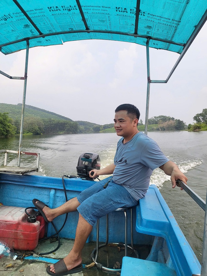 Anh kể về Ghềnh Chè không phải bằng những con số thống kê khô khan, mà bằng ngôn ngữ của một người đã trót gửi gắm cả tâm hồn mình vào non nước. Anh kể về Ghềnh Chè không phải bằng những con số thống kê khô khan, mà bằng ngôn ngữ của một người đã trót gửi gắm cả tâm hồn mình vào non nước.