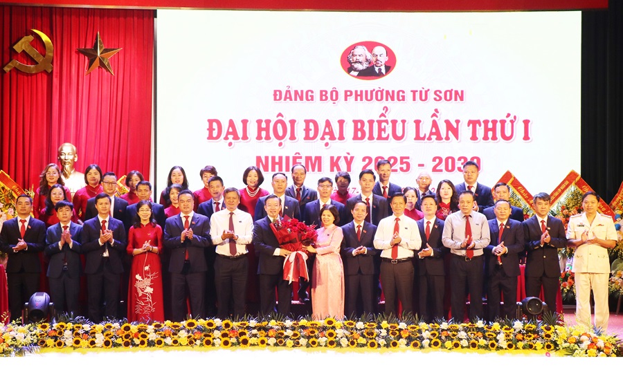 Phó Bí thư Tỉnh ủy Nguyễn Hương Giang tặng hoa chúc mừng Ban Chấp hành Đảng bộ phường Từ Sơn khóa I, nhiệm kỳ 2025 - 2030 Phó Bí thư Tỉnh ủy Nguyễn Hương Giang tặng hoa chúc mừng Ban Chấp hành Đảng bộ phường Từ Sơn khóa I, nhiệm kỳ 2025 - 2030