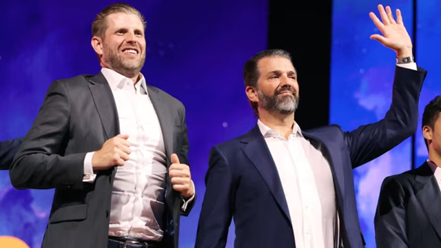 (Từ trái sang) Eric Trump và Donald Trump Jr. tham dự hội nghị Bitcoin 2025 tại Las Vegas, Nevada vào tháng 5/2025. Ảnh: Ronda Churchill/Bloomberg (Từ trái sang) Eric Trump và Donald Trump Jr. tham dự hội nghị Bitcoin 2025 tại Las Vegas, Nevada vào tháng 5/2025. Ảnh: Ronda Churchill/Bloomberg
