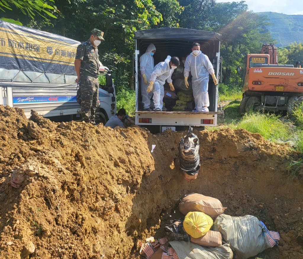 Lào Cai: Tiến hành tiêu hủy hơn 10 tấn thực phẩm đông lạnh nhập lậu