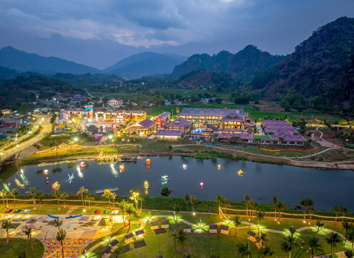 Flamingo Heritage Onsen & Resort rực rỡ bên dòng sông Phó Đáy