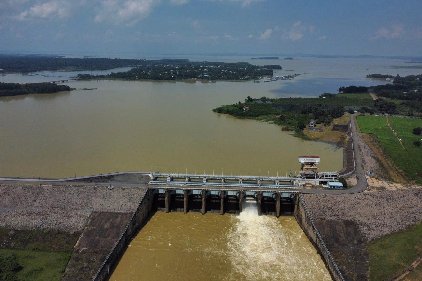 Dự án nhà máy Thủy điện Trị An mở rộng do EVN làm chủ đầu tư và Ban Quản lý dự án điện 3 trực tiếp quản lý với công suất lắp đặt 200 MW, tổng mức đầu tư là 3.965 tỉ đồng.