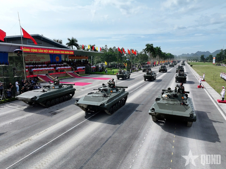 Gần 16.000 cán bộ, chiến sĩ và nhiều vũ khí hiện đại tổng hợp luyện diễu binh, diễu hành.
