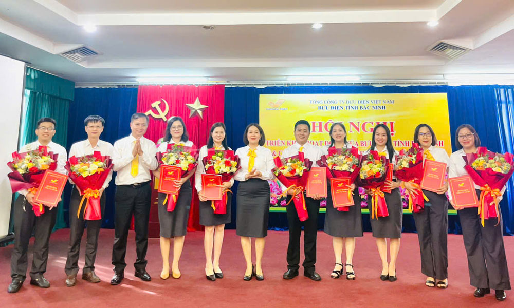 Bưu điện tỉnh Bắc Ninh công bố các quyết định về công tác cán bộ