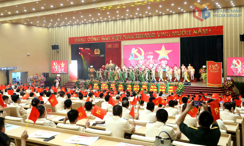 Quảng Ninh gặp mặt kỷ niệm 80 năm Ngày truyền thống Công an nhân dân