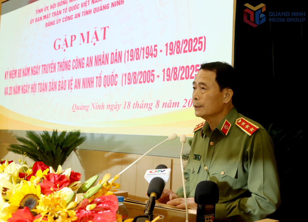 Thượng tướng Lê Quốc Hùng, Ủy viên Trung ương Đảng, Thứ trưởng Bộ Công an, phát biểu tại chương trình gặp mặt.