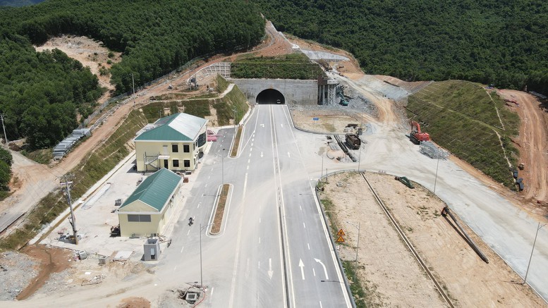 Hạng mục hầm Đèo Bụt do Tập đoàn Sơn Hải thi công - Ảnh: Báo Xây dựng Hạng mục hầm Đèo Bụt do Tập đoàn Sơn Hải thi công - Ảnh: Báo Xây dựng