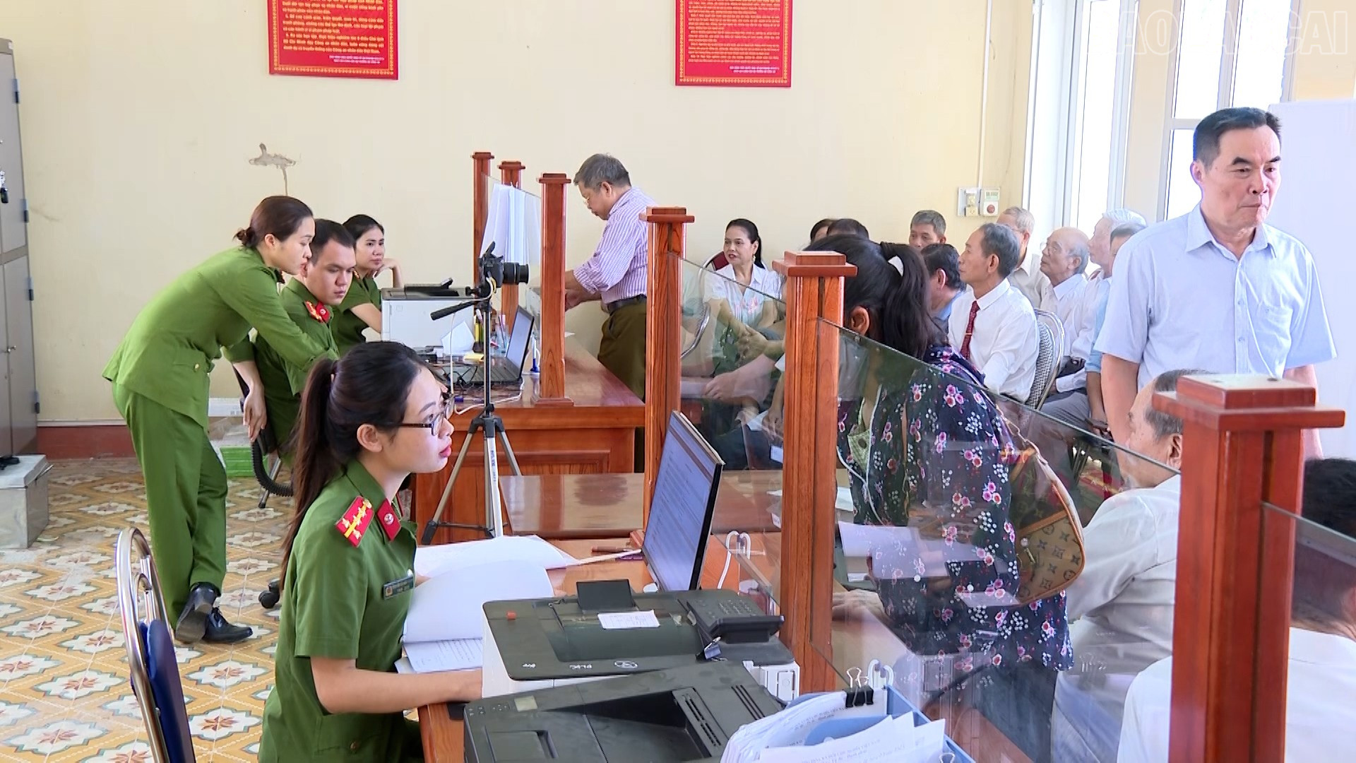 Việc cấp, đổi Thẻ đảng viên được Công an tỉnh Lào Cai thực hiện không kể ngày đêm. Việc cấp, đổi Thẻ đảng viên được Công an tỉnh Lào Cai thực hiện không kể ngày đêm.