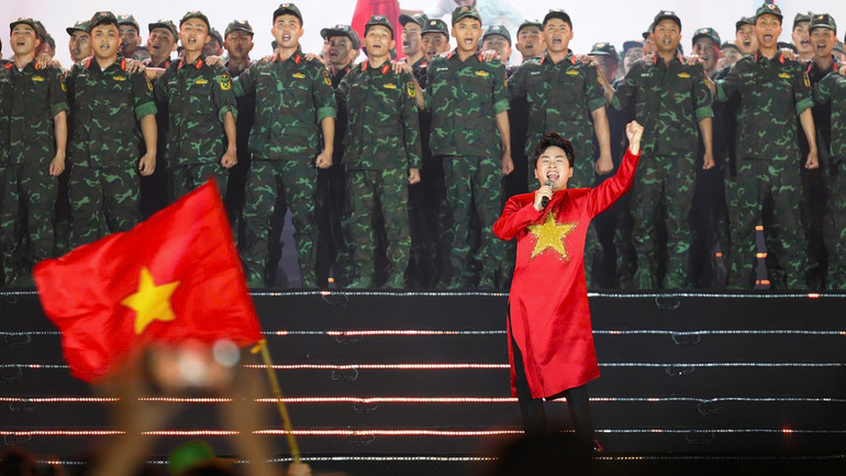 Ca sĩ Tùng Dương trong chương trình