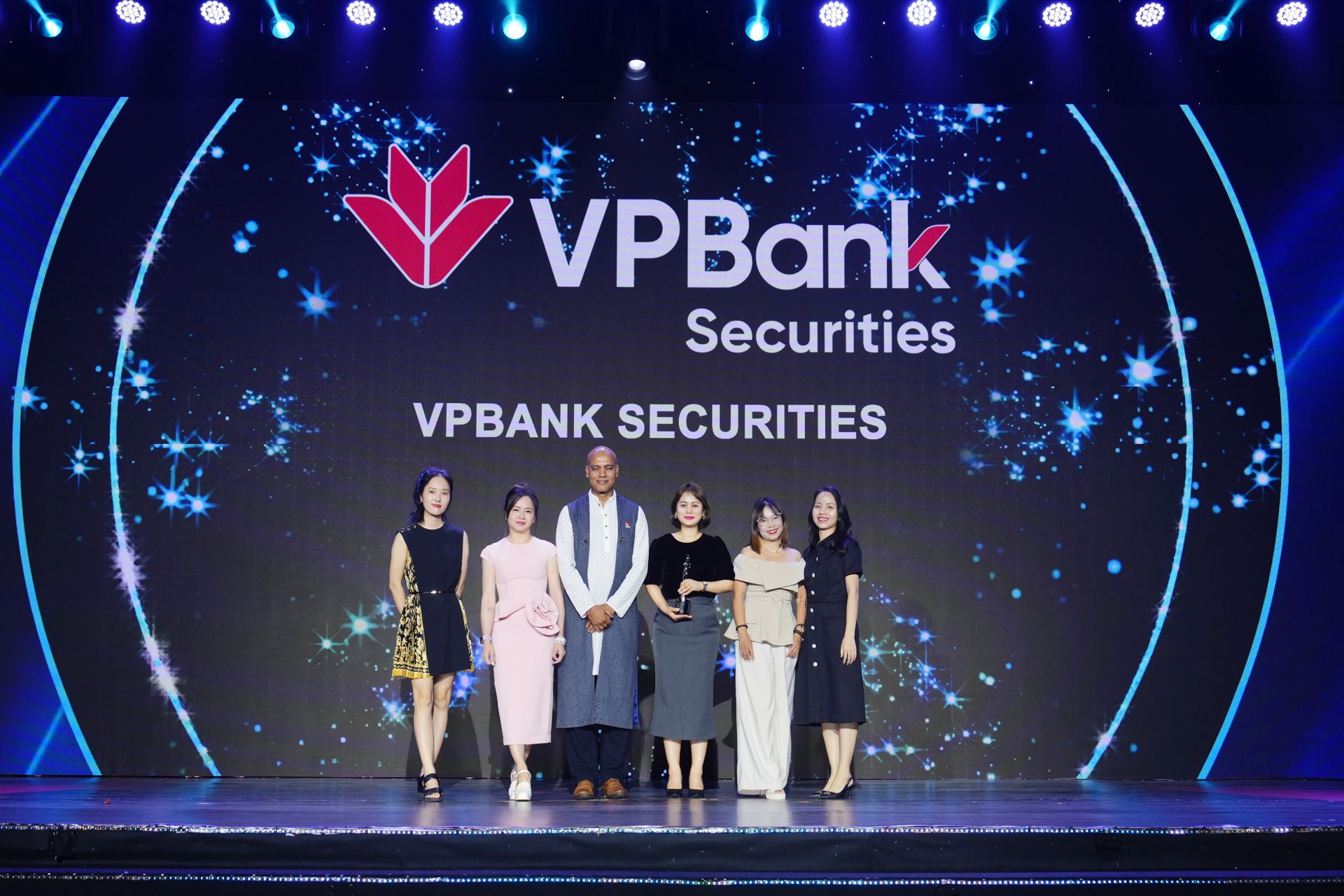 VPBankS nhận giải thưởng "Doanh nghiệp có môi trường làm việc tốt nhất châu Á 2025