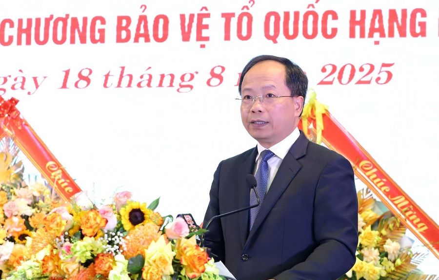 Bí thư Tỉnh ủy, Bí thư Đảng ủy Quân sự tỉnh Hà Tĩnh Nguyễn Duy Lâm trình bày diễn văn lễ kỷ niệm.