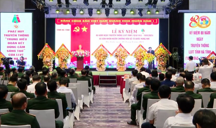 Lễ kỷ niệm 80 năm Ngày truyền thống lực lượng vũ trang Hà Tĩnh.