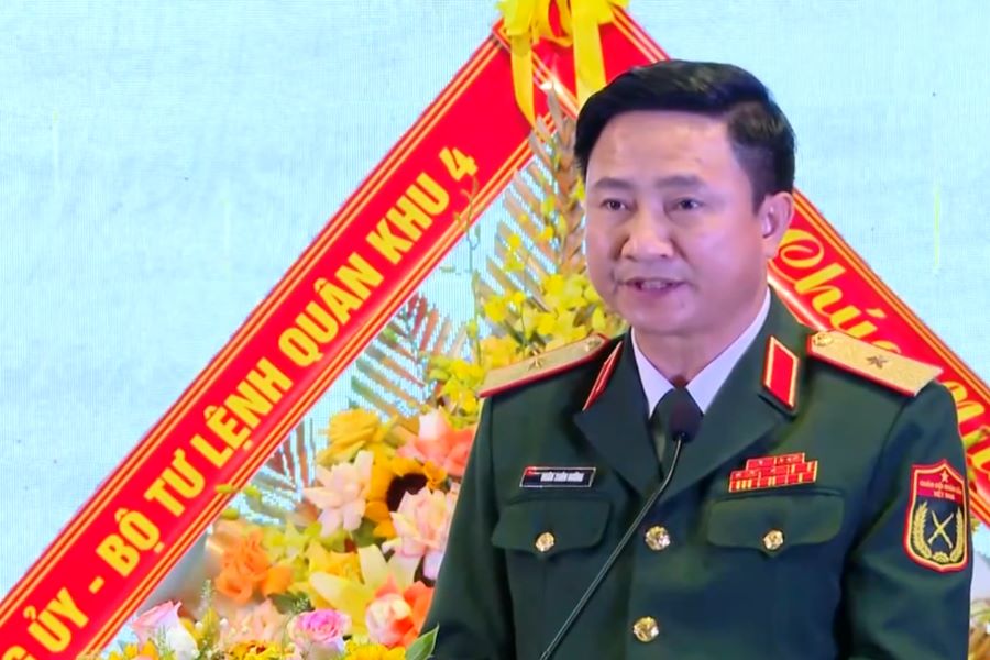 Thiếu tướng Đoàn Xuân Bường - Bí thư Đảng ủy, Chính ủy Quân khu 4 phát biểu tại lễ kỷ niệm.