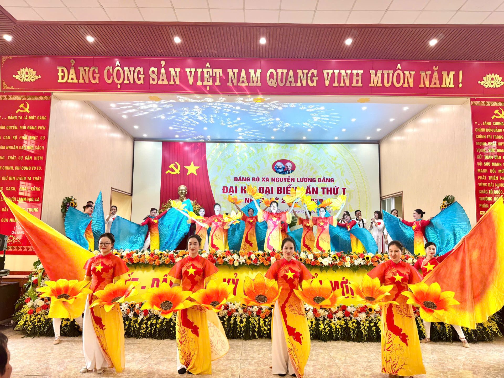 Tiết mục văn nghệ chào mừng Đại hội Tiết mục văn nghệ chào mừng Đại hội