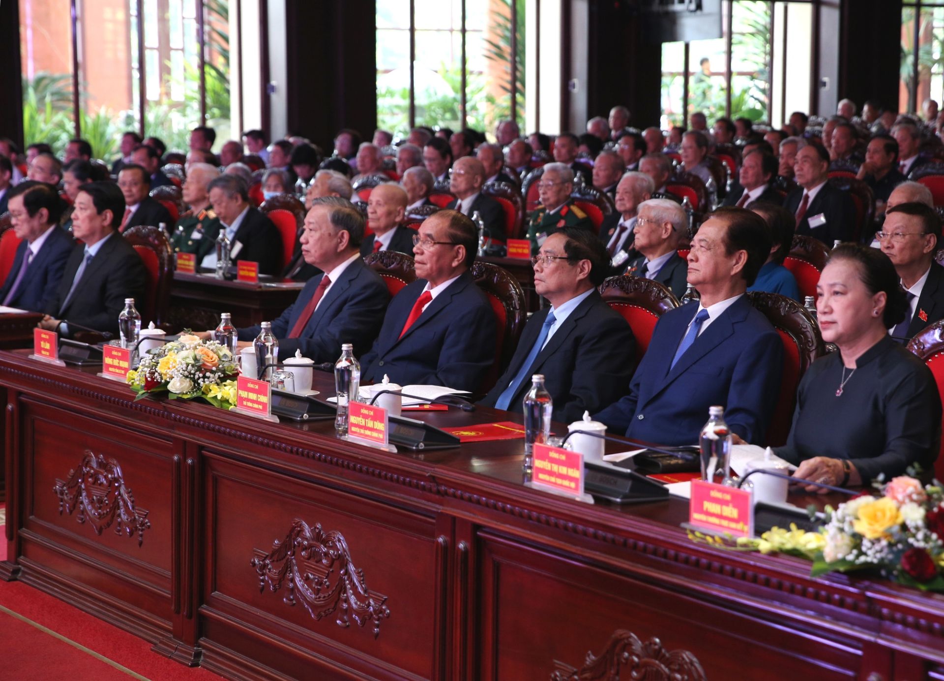 Tổng Bí thư Tô Lâm cùng các đồng chí lãnh đạo, nguyên lãnh đạo Đảng và Nhà nước, các ban, bộ, ngành dự buổi gặp mặt - Ảnh: VGP/Nguyễn Hoàng