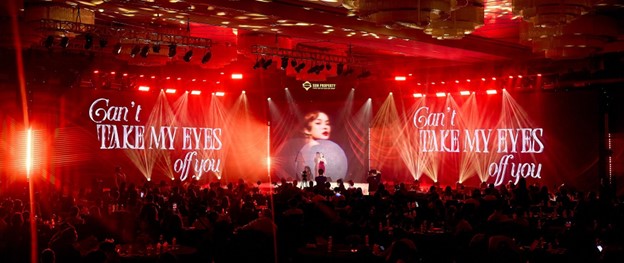 Sự xuất hiện của những ca sỹ nổi tiếng tăng thêm sức nóng của sự kiện. Ảnh: AD Sự xuất hiện của những ca sỹ nổi tiếng tăng thêm sức nóng của sự kiện. Ảnh: AD