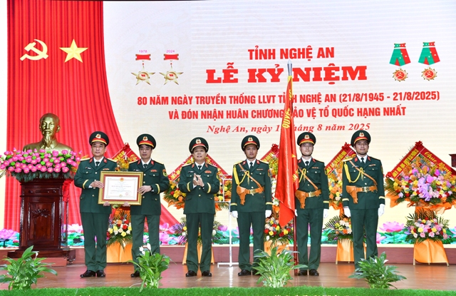 Nghệ An kỷ niệm 80 năm ngày truyền thống lực lượng vũ trang và đón nhận Huân chương Bảo vệ Tổ quốc hạng Nhất