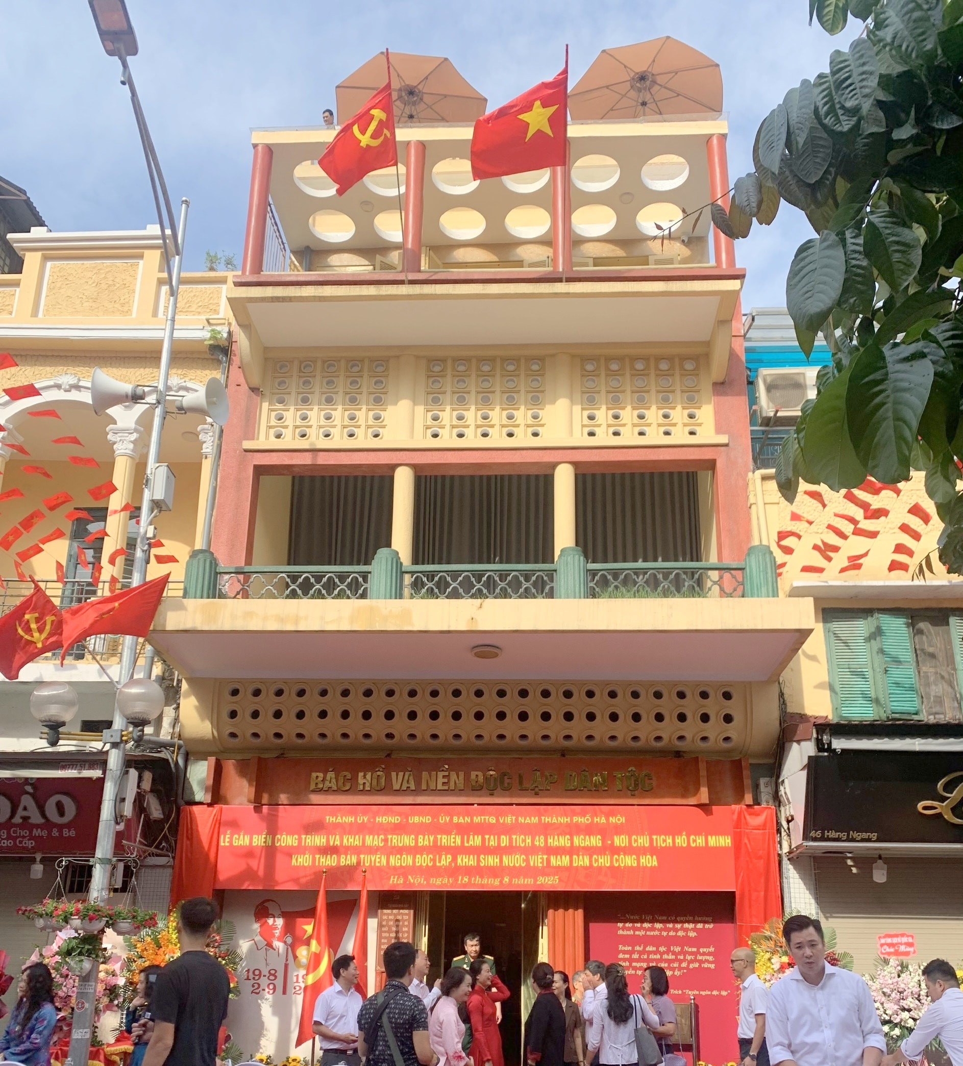 Di tích 48 Hàng Ngang, ơi chủ tịch Hồ Chí Minh viết bản Tuyên ngôn Độc lập, khai sinh nước Việt Nam Dân chủ Cộng hòa