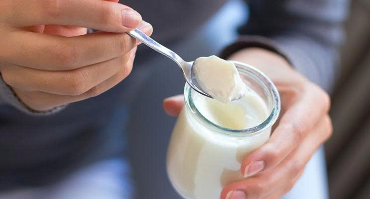 Sữa chua không đường là thực phẩm hỗ trợ giảm cân hiệu quả nếu được sử dụng đúng cách và đúng thời điểm.