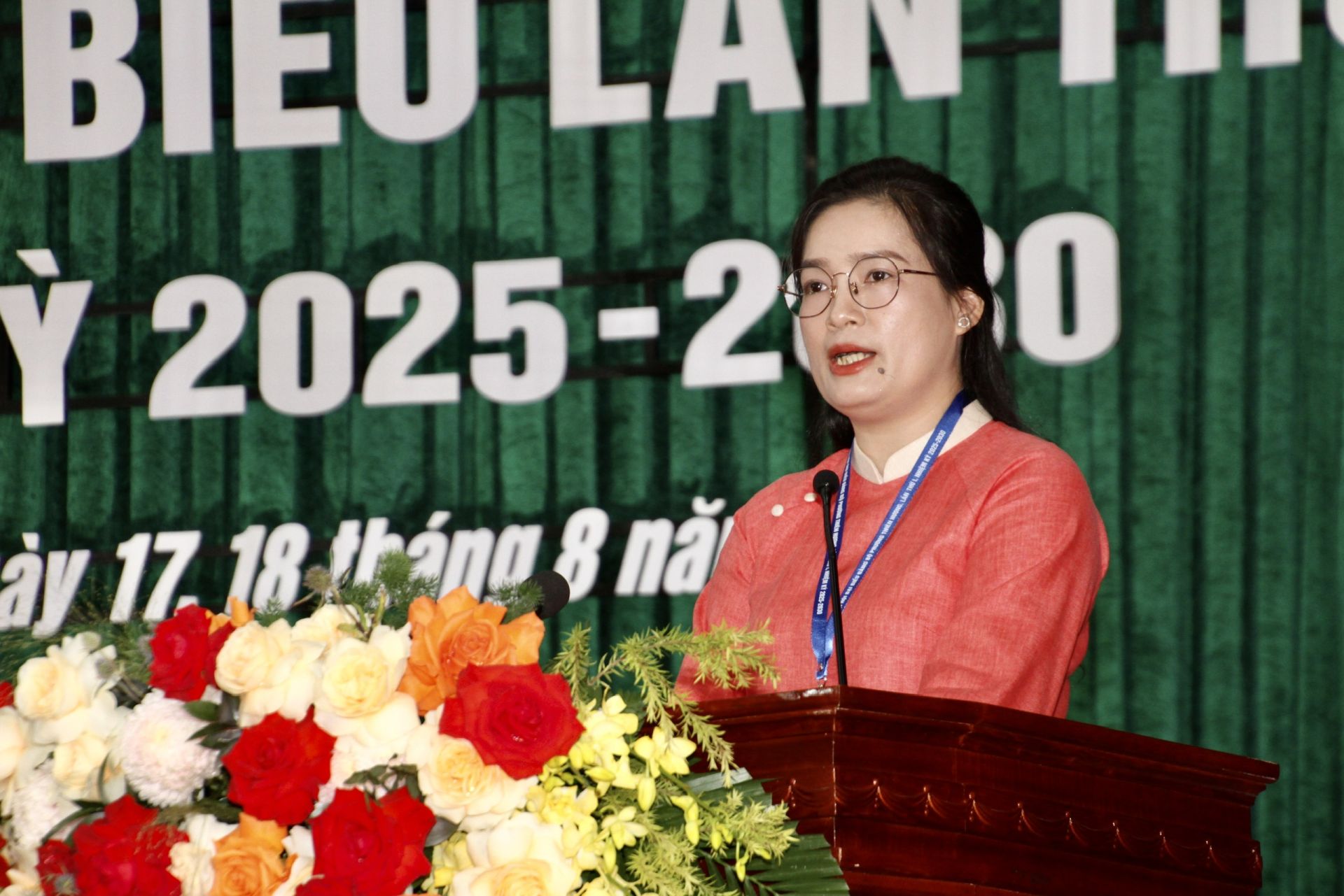 Đồng chí Vương Toàn Thu Thủy, Bí thư Đảng ủy - Chủ tịch HĐND phường Thiên Hương phát biểu tại Đại hội. Đồng chí Vương Toàn Thu Thủy, Bí thư Đảng ủy - Chủ tịch HĐND phường Thiên Hương phát biểu tại Đại hội.