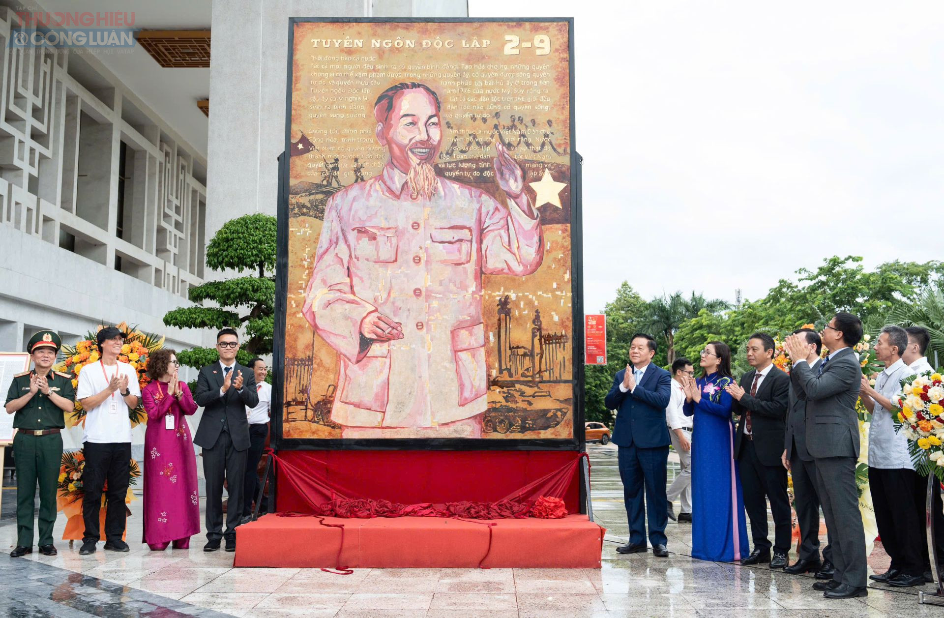 ‘Mùa xuân độc lập’ Họa sĩ trẻ Chu Nhật Quang kể lại lịch sử hào hùng bằng sơn mài Việt