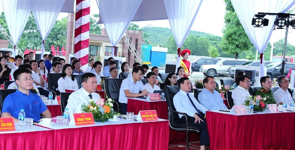 Các đại biểu tham dự lễ khánh thành Các đại biểu tham dự lễ khánh thành