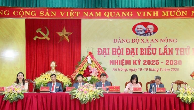 Đoàn Chủ tịch điều hành Đại hội. Đoàn Chủ tịch điều hành Đại hội.