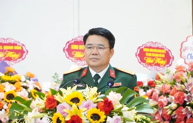 Đại tá Vũ Văn Tùng, Ủy viên Ban Thường vụ Tỉnh ủy, Chỉ huy trưởng Bộ Chỉ huy Quân sự tỉnh phát biểu chỉ đạo tại Đại hội.