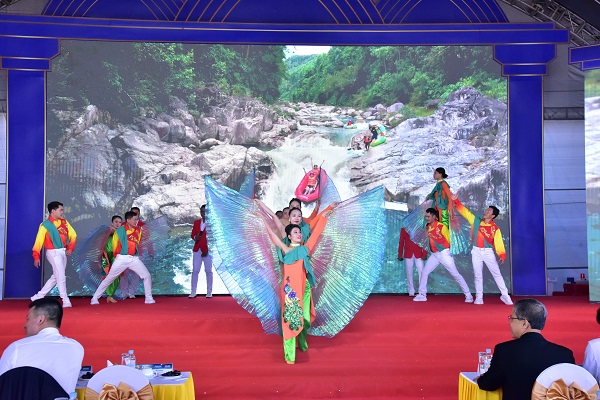 Văn nghệ chào mứng