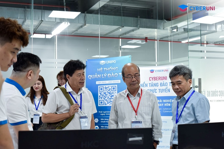 Các đại biểu tham dự Hội thảo