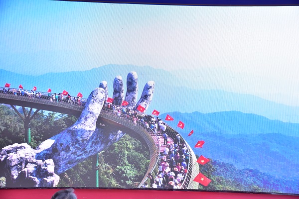 Đại biểu được xem Video giới thiệu về SUN GROUP