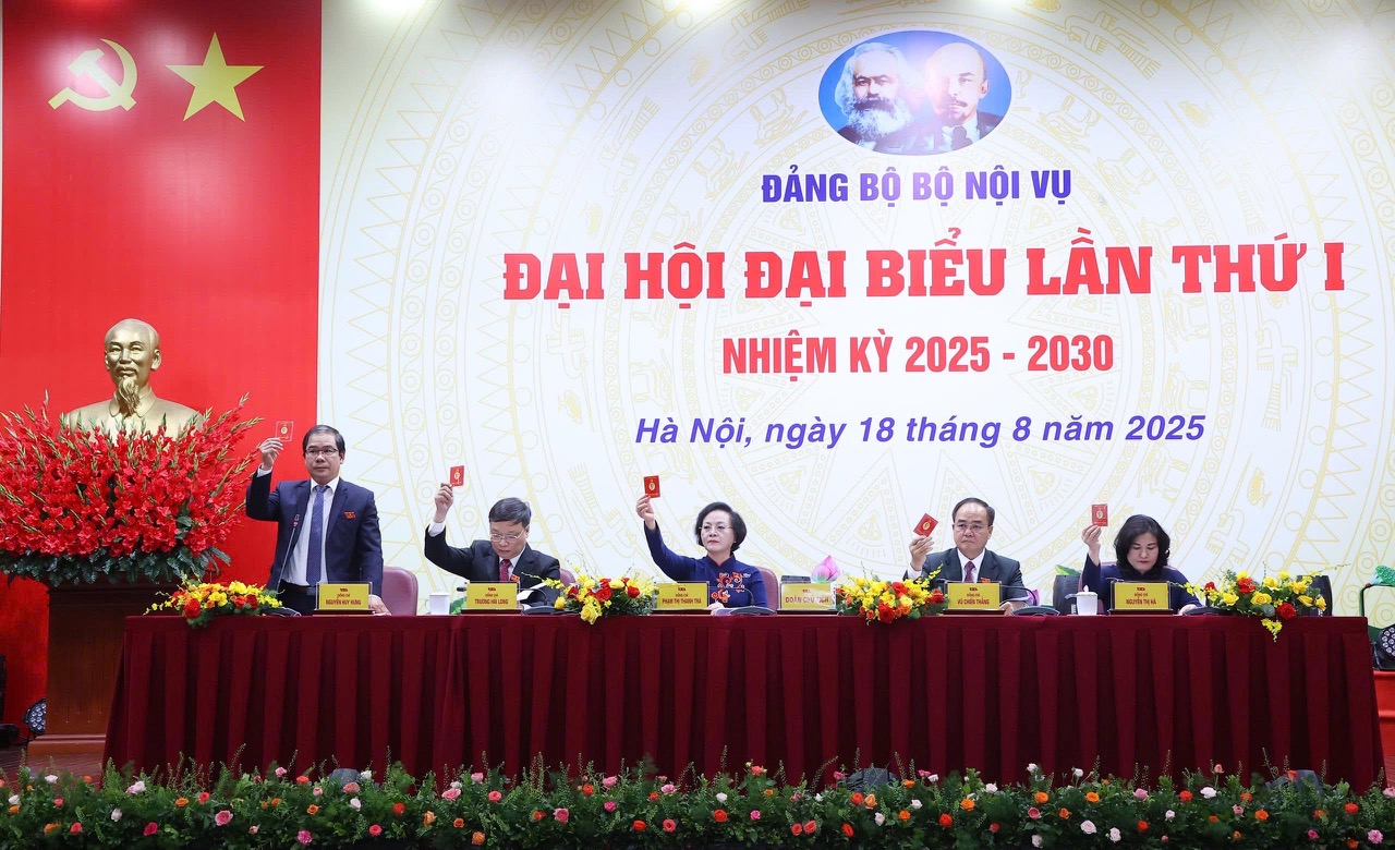 Đảng bộ Bộ Nội vụ tổng kết nhiệm kỳ: Đột phá trong tinh gọn bộ máy và tinh giản biên chế Đảng bộ Bộ Nội vụ tổng kết nhiệm kỳ: Đột phá trong tinh gọn bộ máy và tinh giản biên chế