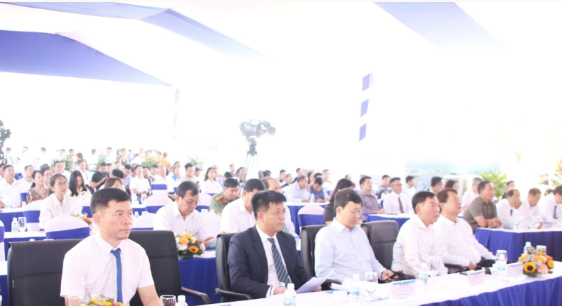 Các đại biểu dự Lễ khởi công KCN Dốc Đá Trắng, tỉnh Khánh Hoà