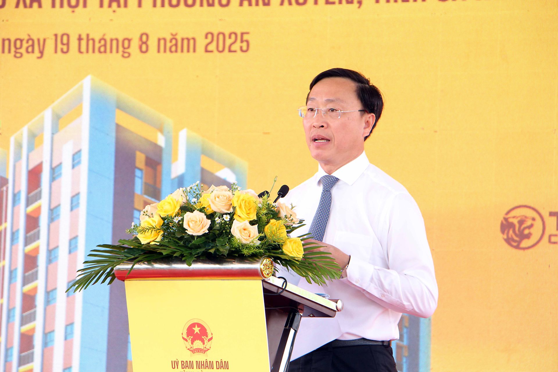 Ông Huỳnh Hữu Trí, Ủy viên Ban Thường vụ Tỉnh ủy, Phó Chủ tịch UBND tỉnh Cà Mau phát biểu tại lễ khởi công Ông Huỳnh Hữu Trí, Ủy viên Ban Thường vụ Tỉnh ủy, Phó Chủ tịch UBND tỉnh Cà Mau phát biểu tại lễ khởi công