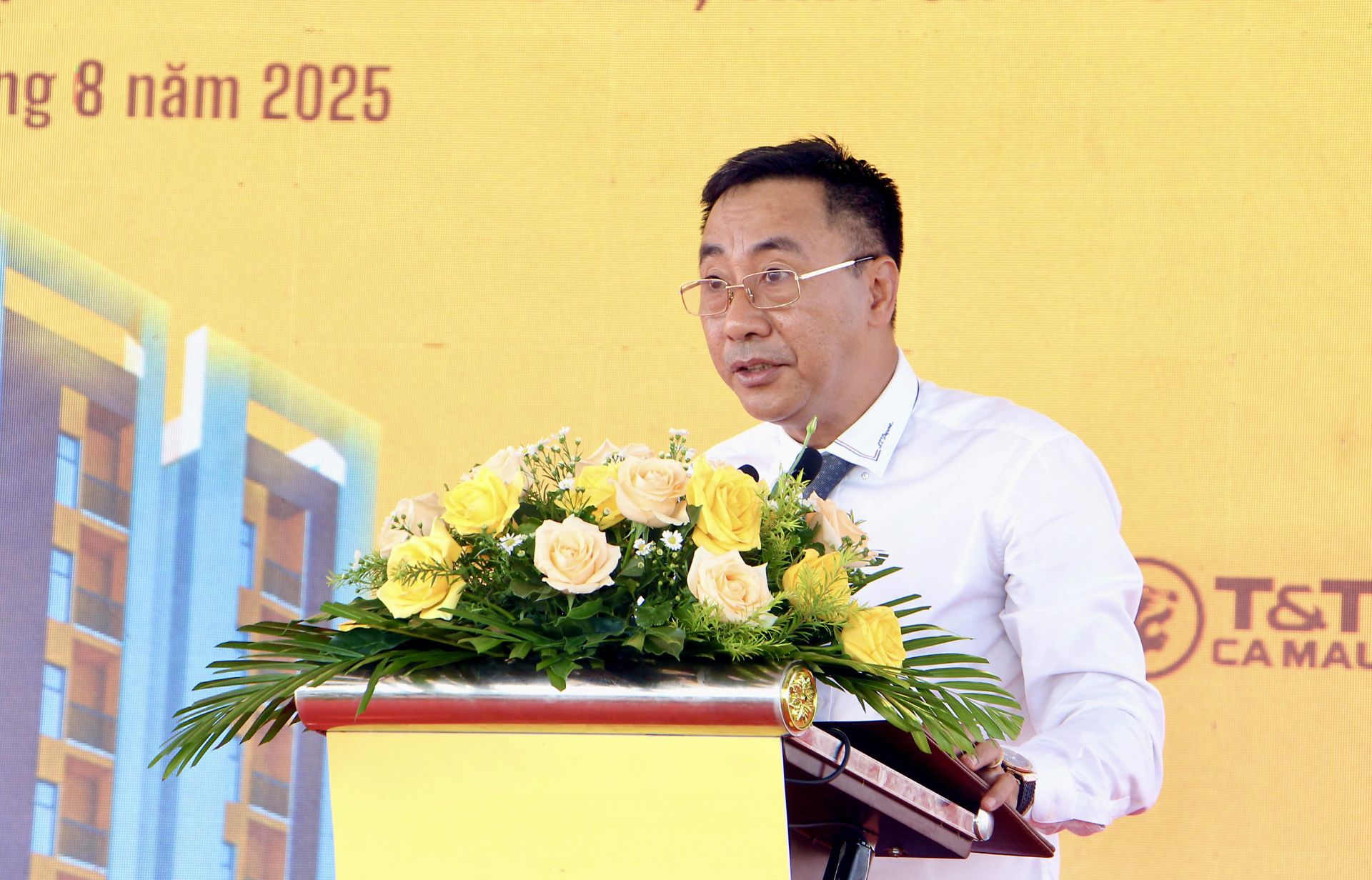 Ông Nguyễn Anh Tuấn, Phó Tổng Giám đốc Tập đoàn T&T Group phát biểu tại lễ khởi công Ông Nguyễn Anh Tuấn, Phó Tổng Giám đốc Tập đoàn T&T Group phát biểu tại lễ khởi công