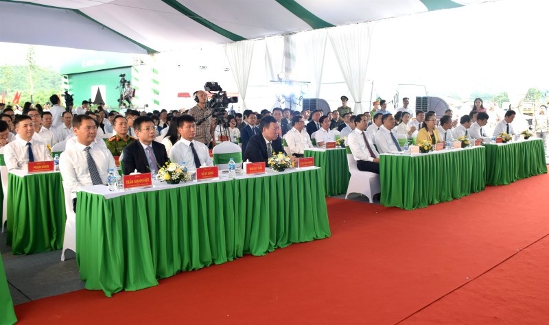 Các đại biểu dự Lễ khởi công KCN Trấn Yên, tỉnh Lào Cai