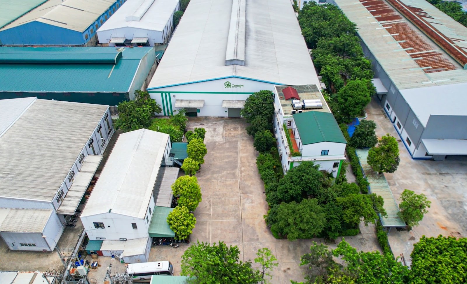 Nhà máy đạt chuẩn cGMP rộng 10.000 m2 của Cỏ Mềm Nhà máy đạt chuẩn cGMP rộng 10.000 m2 của Cỏ Mềm