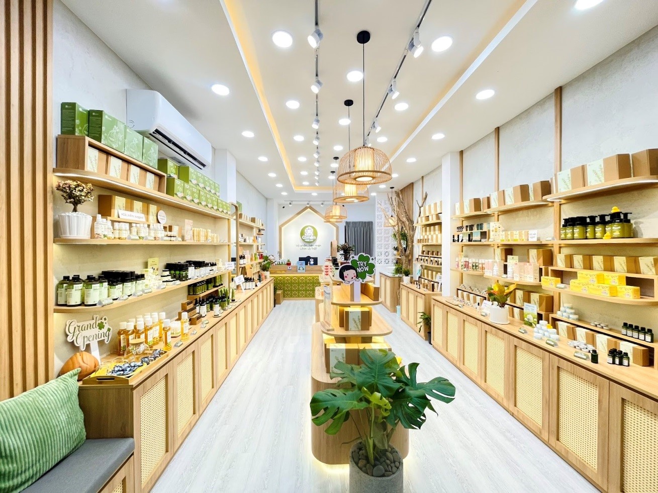 Một góc cửa hàng Cỏ Mềm tại Quận 1 (cũ), TP. Hồ Chí Minh Một góc cửa hàng Cỏ Mềm tại Quận 1 (cũ), TP. Hồ Chí Minh