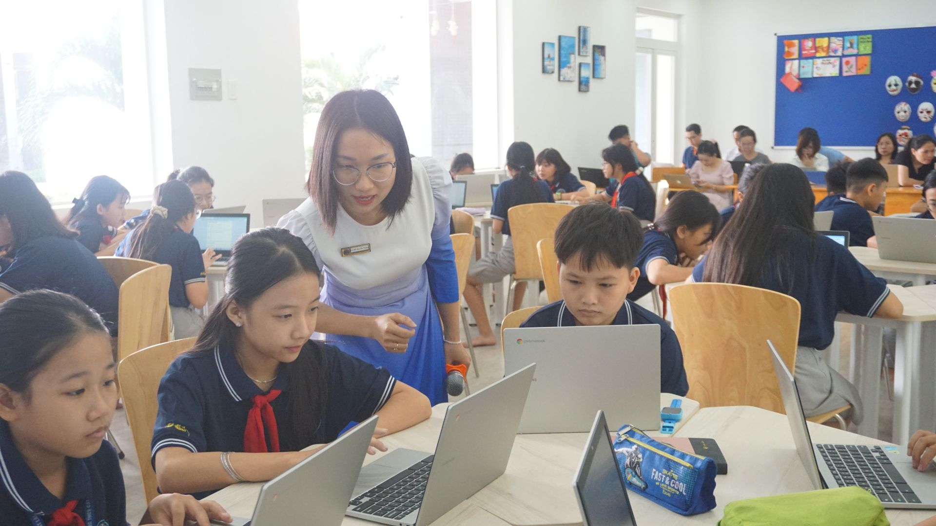 Năm học 2025 - 2026, nhiều trường học ở TP. HCM điều chỉnh thời gian biểu, lùi thời gian vào học muộn hơn 15 - 30 phút so với năm trước