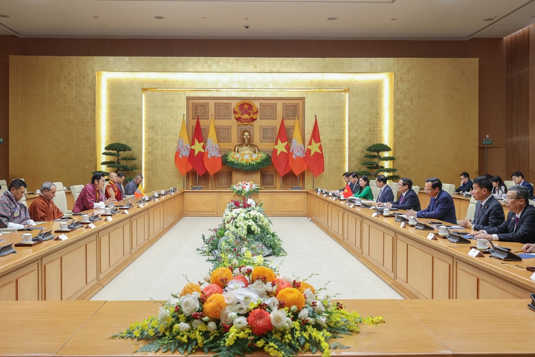 Thủ tướng đề nghị hai bên xem xét mở rộng hợp tác an ninh, chống tội phạm mạng; thúc đẩy hợp tác trong những lĩnh vực tiềm năng - Ảnh: VGP/Nhật Bắc