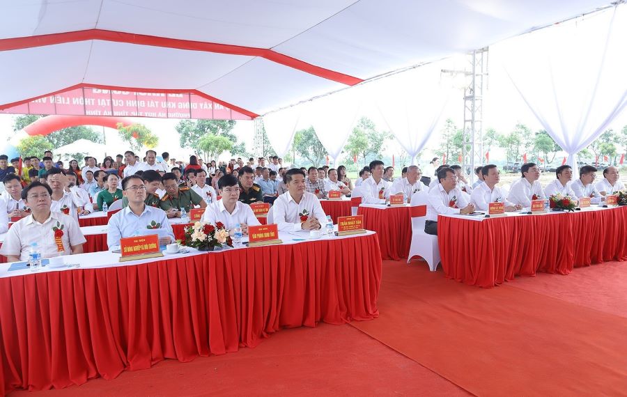 Các đại biểu tham gia lễ khởi công. Các đại biểu tham gia lễ khởi công.